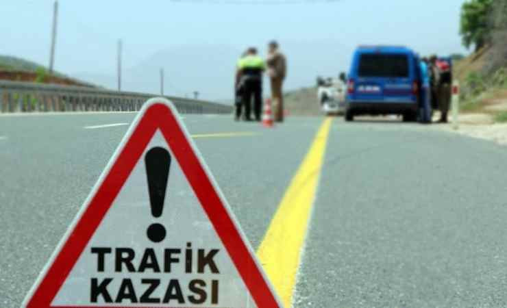 Sincan'da otomobil ve kamyon çarpıştı: 1 kişi hayatını kaybetti