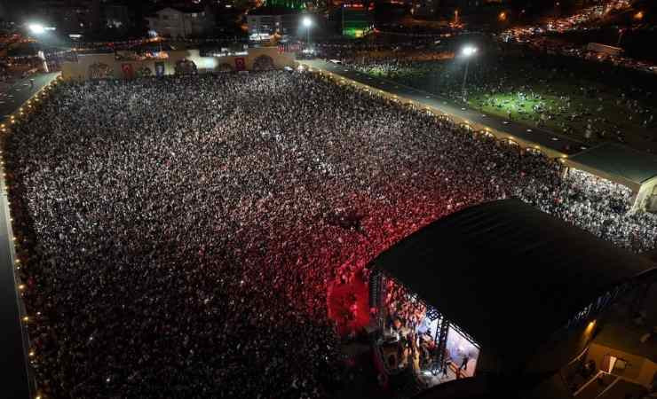Etimesgut Belediyesi 30 Ağustos kutlamalarına Manifest ve Heybensena konserleriyle başladı