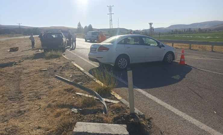 Beypazarı'nda otomobil ve kamyonet çarpıştı: 5 yaralı