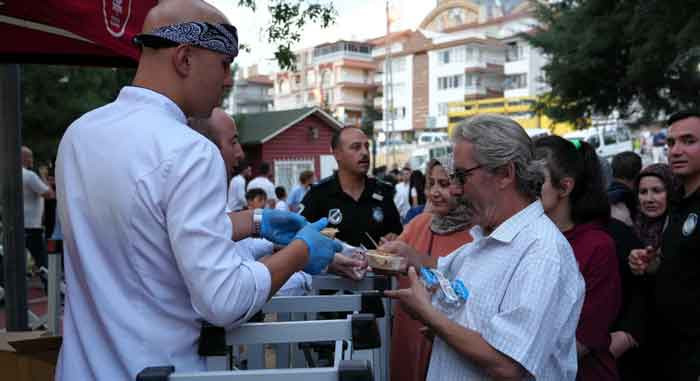 Keçiören Belediyesi'nden açık hava sinemasında 30 Ağustos'a özel 'Atatürk' filmi - Resim : 6