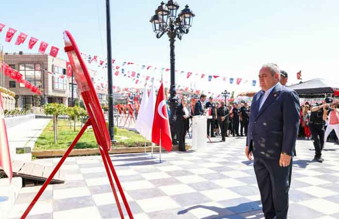 Keçiören Belediyesi'nin 30 Ağustos Zafer Bayramı kutlamaları çelenk sunumu ile başladı - Resim : 3