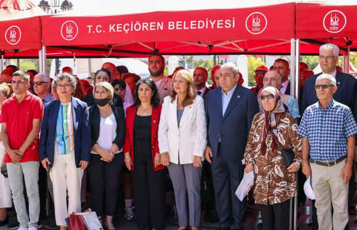 Keçiören Belediyesi'nin 30 Ağustos Zafer Bayramı kutlamaları çelenk sunumu ile başladı