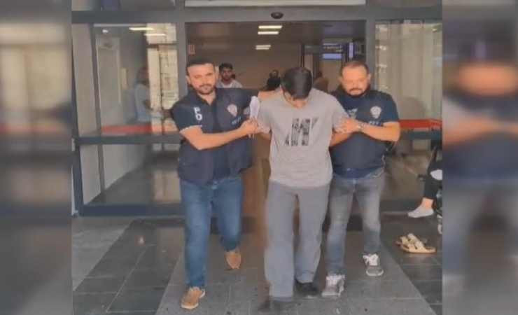 Yenikent'te trafikte sürücüleri tehdit eden şahıs yakalandı