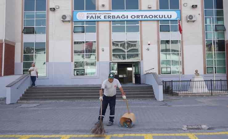 Keçiören Belediyesi okulları temizleyip çevre düzenlemelerini yapıyor