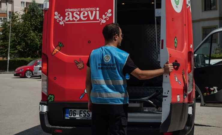 Etimesgut Belediyesi Aşevi her gün vatandaşların sofrasına ulaşıyor