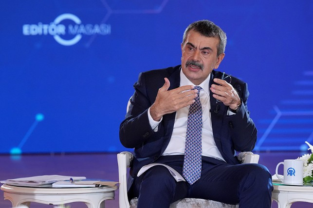 Bakan Tekin'den zorunlu eğitim süresi ve zorunlu bağış konusunda açıklama!
