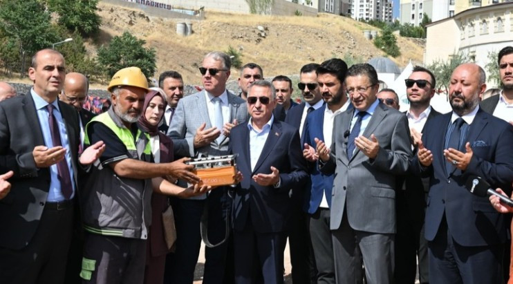 Altındağ Belediyesi ilçeye kazandırılacak 3 altın eserin temel atma törenini gerçekleştirdi