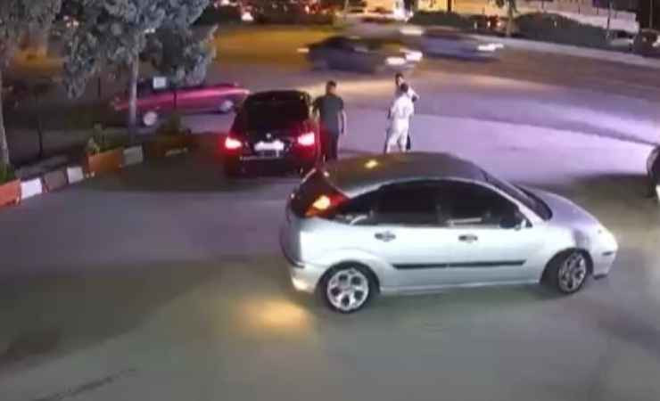 Sincan'da kontrolden çıkan otomobil oto yıkamacıya uçtu
