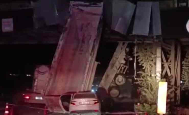Nallıhan'da trafik kazasında 5 kişi yaralanarak hastaneye kaldırıldı