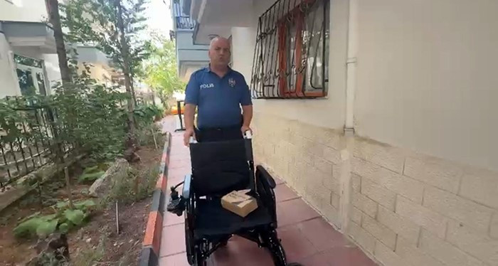 Polis memuru Şahin'den iyilik seferberliği: 30 bin akülü tekerlekli sandalye dağıttı - Resim : 2