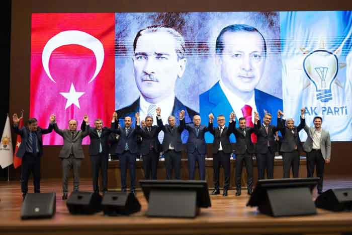 AK Parti'ye katılan yeni belediye başkanları açıklandı!