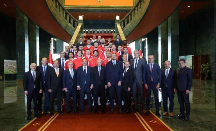 Cumhurbaşkanı Erdoğan, A Milli Basketbol Takımı'nı kabul etti