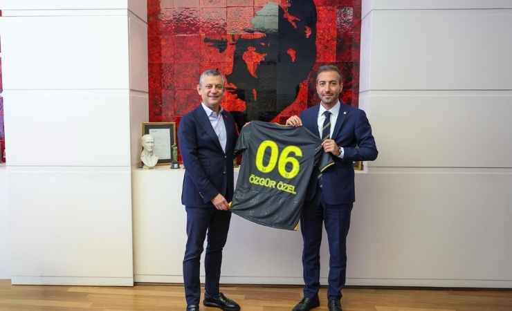 Ankaragücü'nden CHP Genel Başkanı Özgür Özel'e ziyaret - Resim : 2