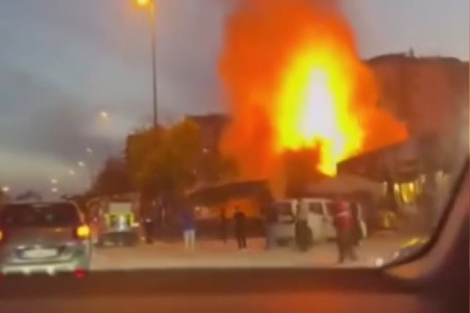 Çankaya'da boş dükkanda çıkan yangın korkuttu