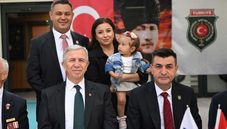 Başkan Yavaş, gazi ve şehit yakınlarıyla bir araya geldi - Resim : 2