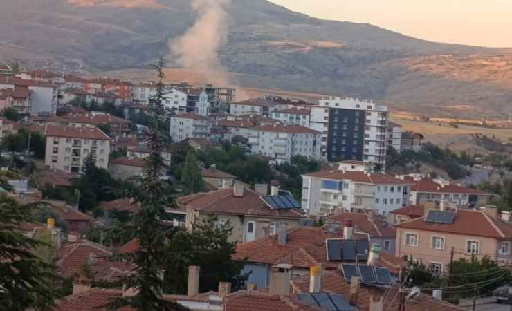 Elmadağ'da yol yapımı için patlatılan dinamit korkuttu