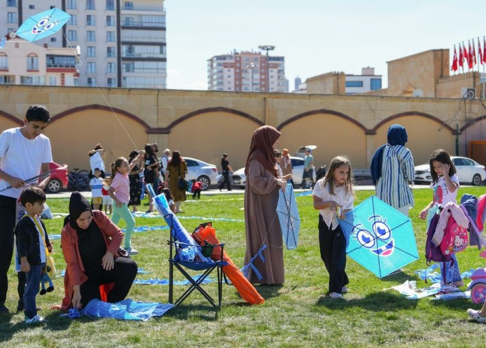 Etimesgut Belediyesinden Göksu Parkı'nda yürüyüş ve uçurtma etkinliği