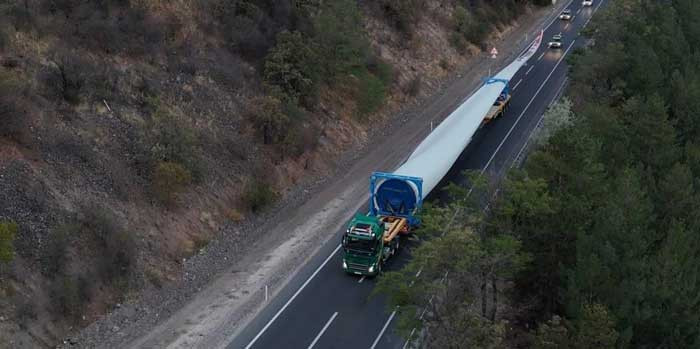 Kızılcahamam'da 90 metrelik dev kanatların geçişi görüntülendi