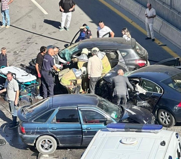 Etimesgut'ta zincirleme trafik kazası: 4 kişi yaralandı