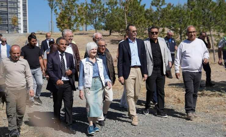 Erdal Beşikcioğlu Etimesgut Belediyesi'nin projelerini sahada inceliyor