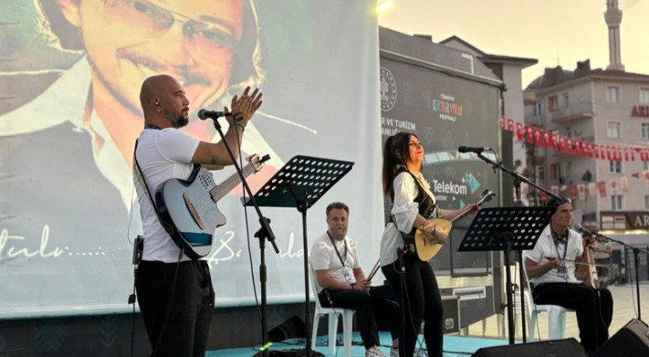'Sinema Yollarda' projesinin tırı Sincan Kent Meydanı'nda kuruldu