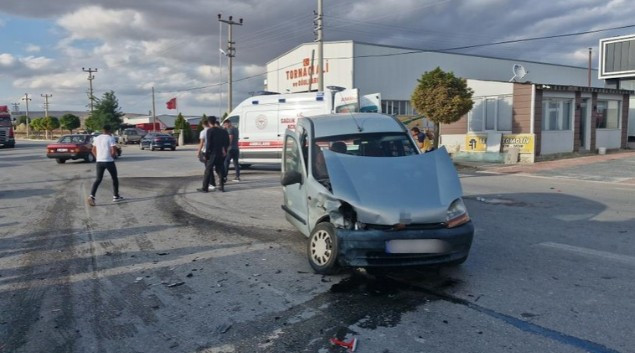 Çorum'daki trafik kazasında 3 kişi yaralandı