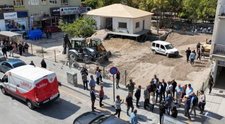 Etimesgut Belediyesi Kazım Karabekir Mahallesi'ndeki binayı sosyal tesise dönüştürüyor