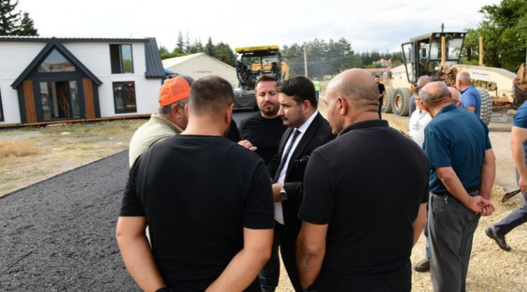 Kahramankazan Fatih Mahallesi'nde sıcak asfalt çalışması başladı