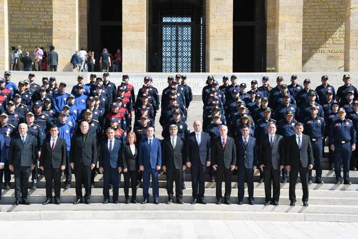 11 Büyük Şehir Belediyesinin İtfaiyesi Anıtkabir'i ziyaret etti - Resim : 4