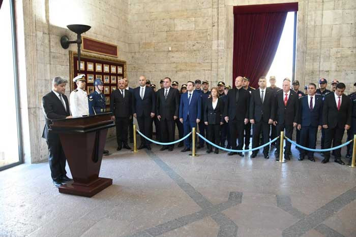 11 Büyük Şehir Belediyesinin İtfaiyesi Anıtkabir'i ziyaret etti - Resim : 2