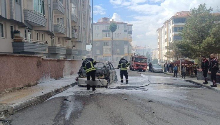 Çorum'da öfkelenen kadın, eşinin aracını yaktı