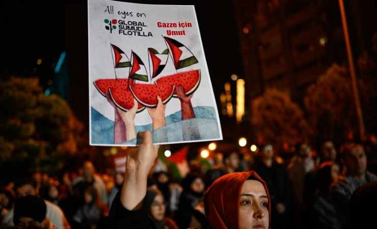 İsrail'in Sumud Filosu'na saldırısı Ankara'da protesto edildi