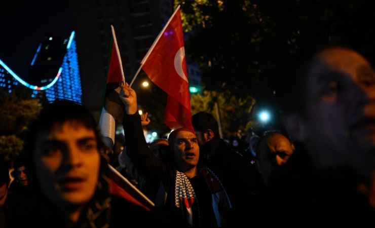 İsrail'in Sumud Filosu'na saldırısı Ankara'da protesto edildi - Resim : 2