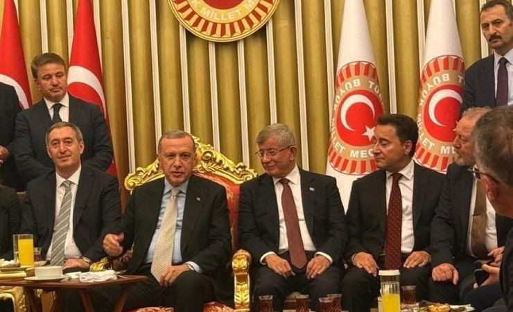 Cumhurbaşkanı Erdoğan, TBMM'de parti liderleriyle bir araya geldi