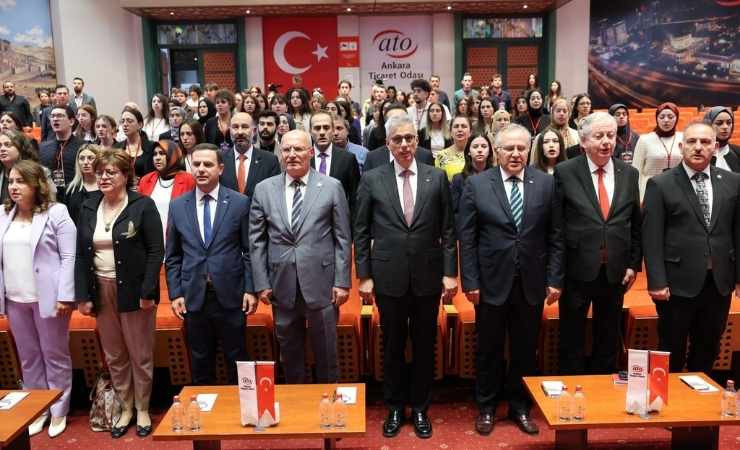 Sağlık Bakanı Kemal Memişoğlu Ankara'da gençlerle buluştu