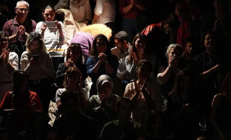 Etimesgut Belediyesi'nin Tiyatro Festivalinde En Sevdiğinden Başla oyunu sahnelendi