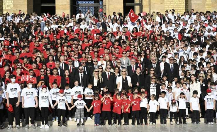 Lösemili çocuklar Anıtkabir'i ziyaret ettiler