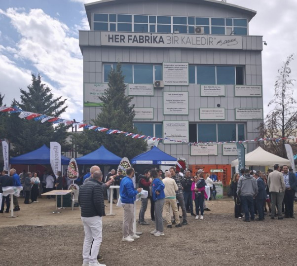 Kozmetik Teknolojileri Yarışması finali Ankara'da gerçekleştirildi - Resim : 4
