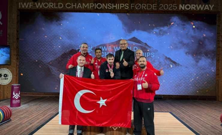 ASKİ Spor'dan Yusuf Fehmi Genç dünya üçüncüsü oldu