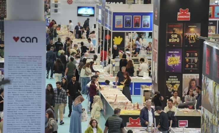 22. Ankara Kitap Fuarı hafta sonunda yoğun ilgi gördü