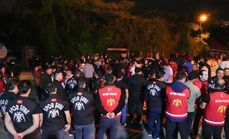 Gençlerbirliği'nde taraftarlar toplanıp genel kurul istediler