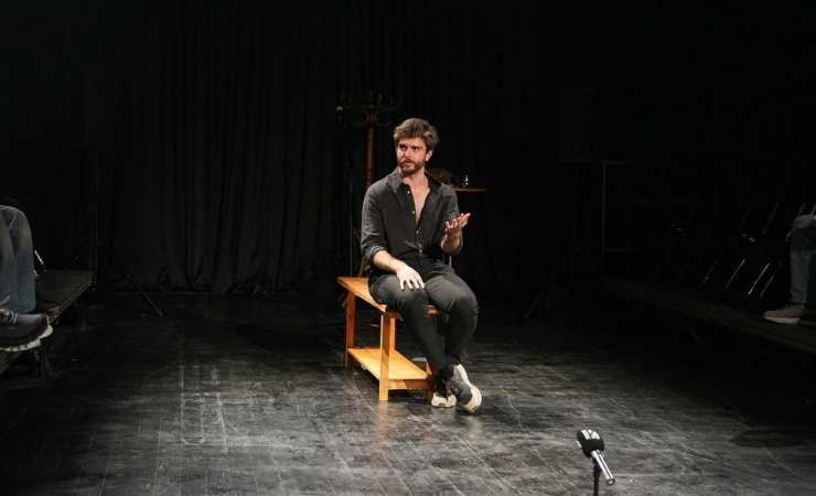 Etimesgut Belediyesi'nin festivali Aramızdaki Mesafe oyunuyla sürdü