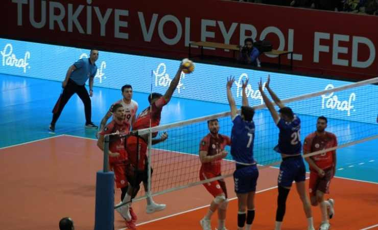 Cumhuriyet Kupası'nda ilk finalist Ziraat Bankkart oldu