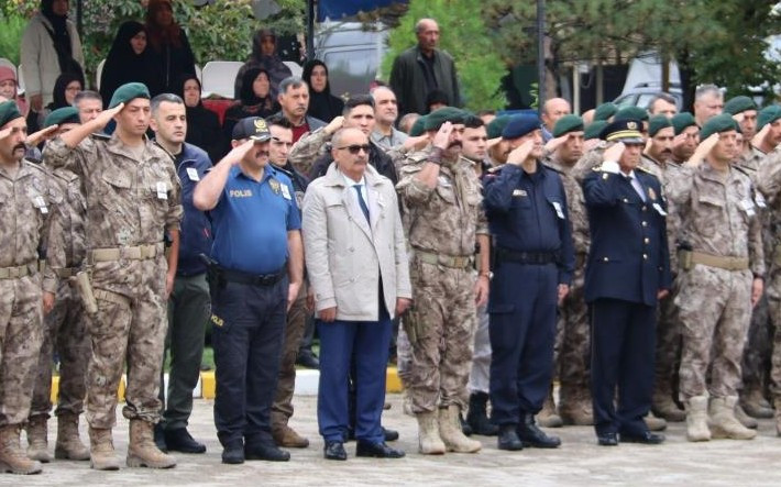 Ankara'da tedavi gördüğü hastanede hayatını kaybeden polis memuru son yolculuğuna uğurlandı - Resim : 2