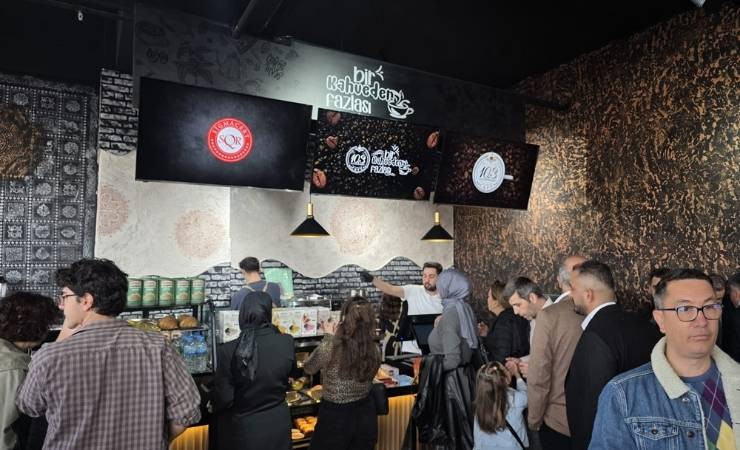 Dünyada bir ilk olan 10.3 Kalite Kütüphanesi Kafe Ankara'da açıldı