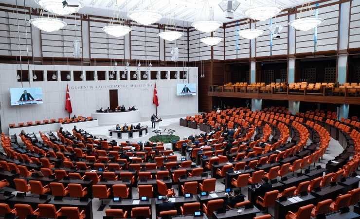 Trafik cezalarının artırılmasını içeren kanun teklifi TBMM'de görüşüldü