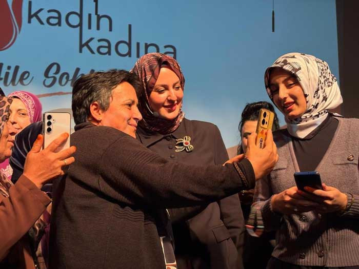 Sincan Belediyesi, söyleşi programında Nilhan Osmanoğlu'nu konuk etti - Resim : 4