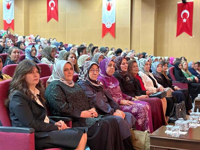 Sincan Belediyesi, söyleşi programında Nilhan Osmanoğlu'nu konuk etti - Resim : 2