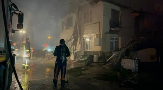 Çankırı'da korkutan yangın! 3 ev ve 4 samanlık kullanılamaz hale geldi
