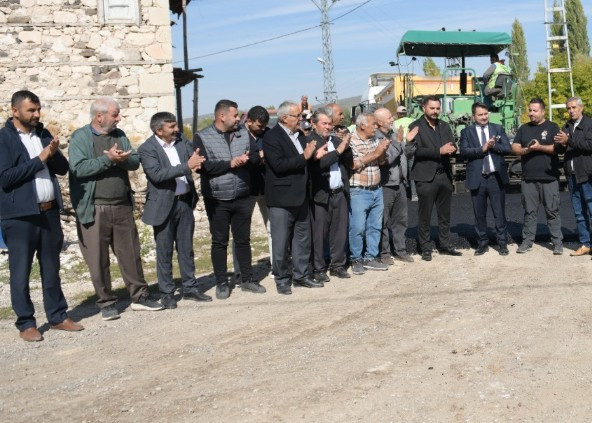 Kahramankazan Belediyesi'nden bir ilk: Çalta Mahallesi asfaltla tanıştı! - Resim : 2
